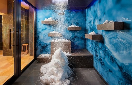 Raum mit Schneedusche im Spa Bereich des Hotel Erbprinz.